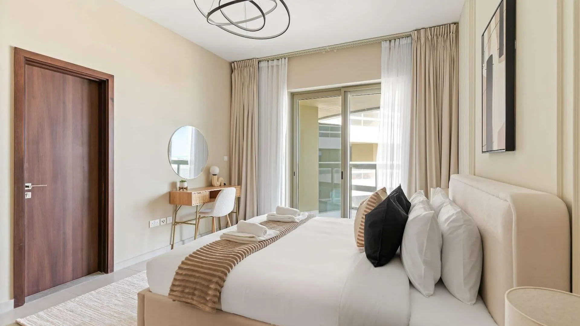 Silkhaus Luxury 2Bdr With Maid Room In Ajwan Towers Abu Dabi Daire